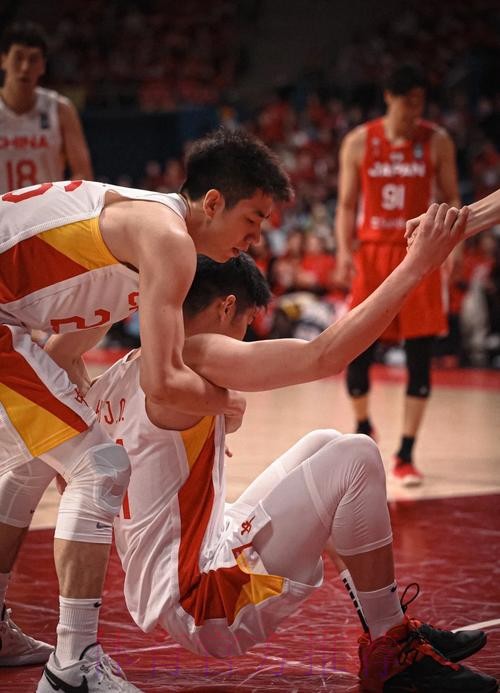 中国男篮强硬名场面!我们不惹事但也不怕事! 中国男篮强硬名场面!我们不惹事但也不怕事!